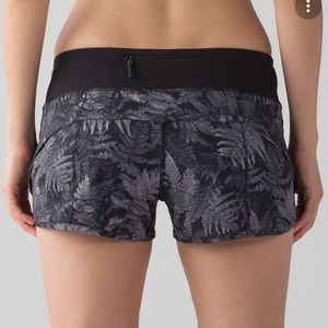 Lululemon Speed Short Kindred Spirit Fern size 6, 4” inseam